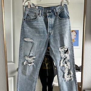 Never Worn Levis Ripped Jeans Size 30